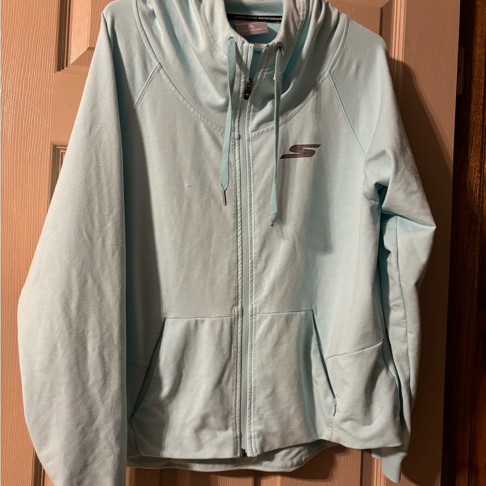 Sketchers Performance Light weight hooded jacket. Light Blue size XL